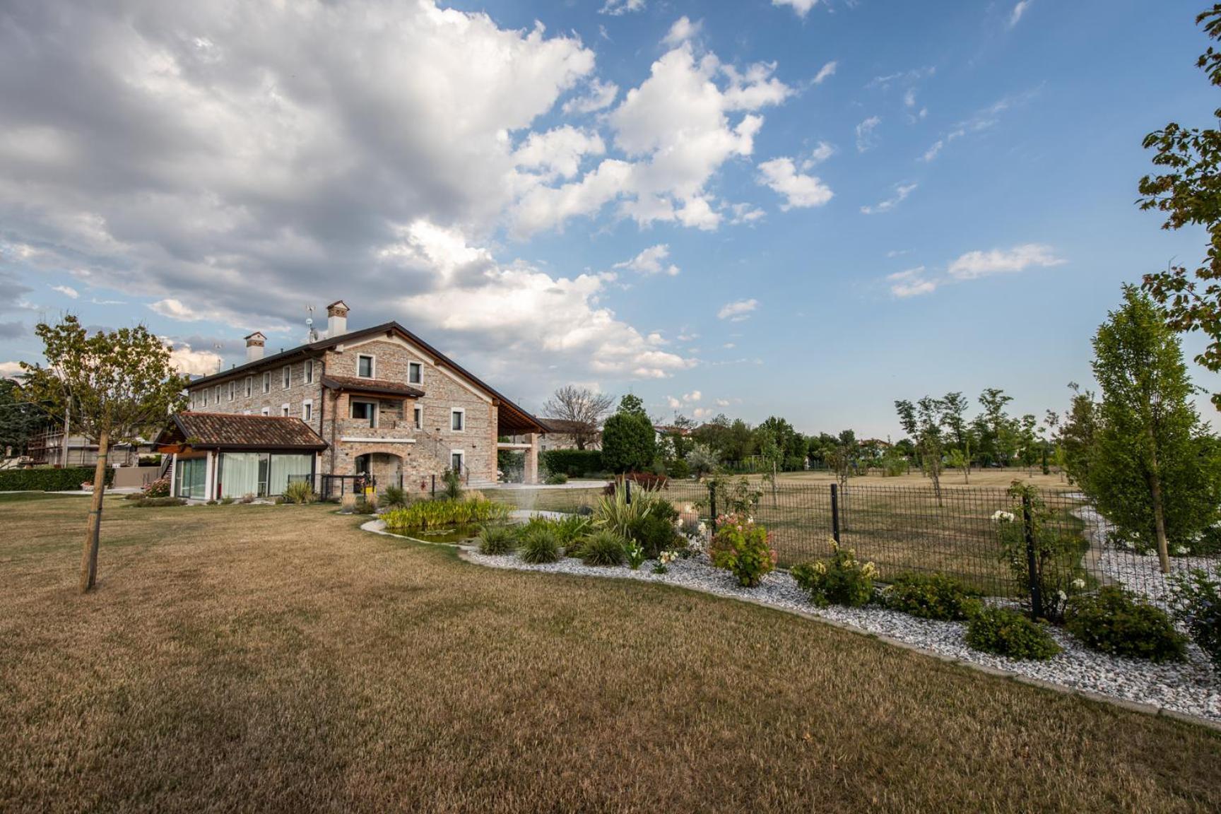 Отель Atmosfere Charme & Country Borgo San Mauro Экстерьер фото